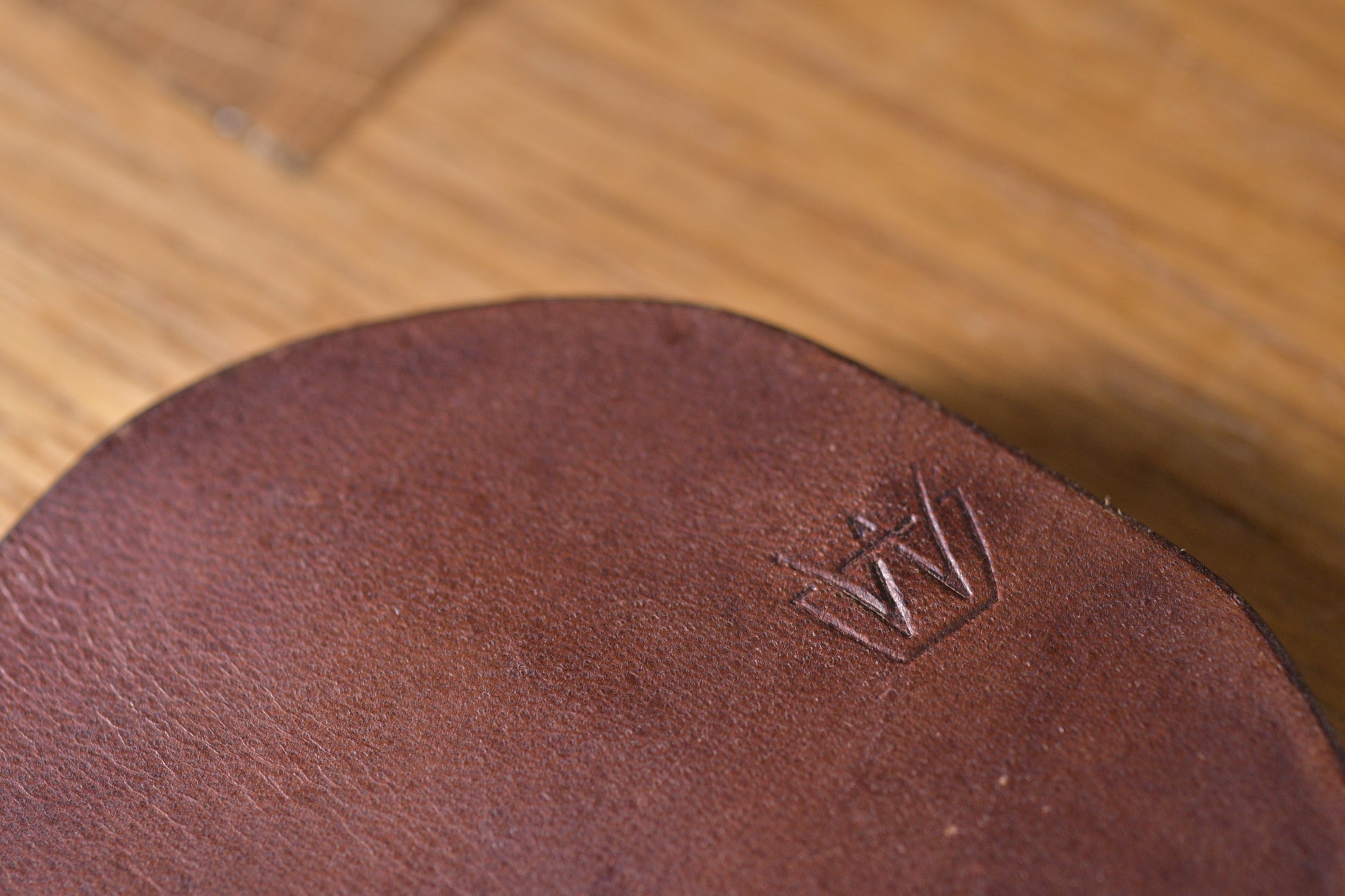 Minimal single pocket card wallet with brass snap closure and pop open mechanism, brown veg tan leather, hand made (logo)